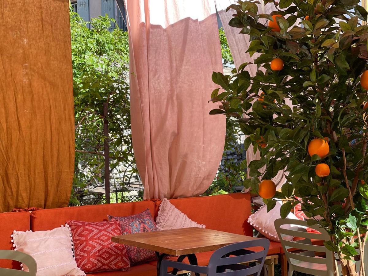 Coco Marco Hotel Nyons Bagian luar foto