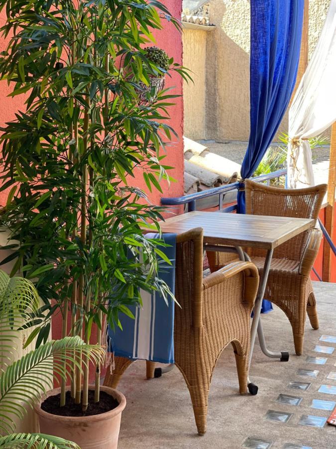Coco Marco Hotel Nyons Bagian luar foto