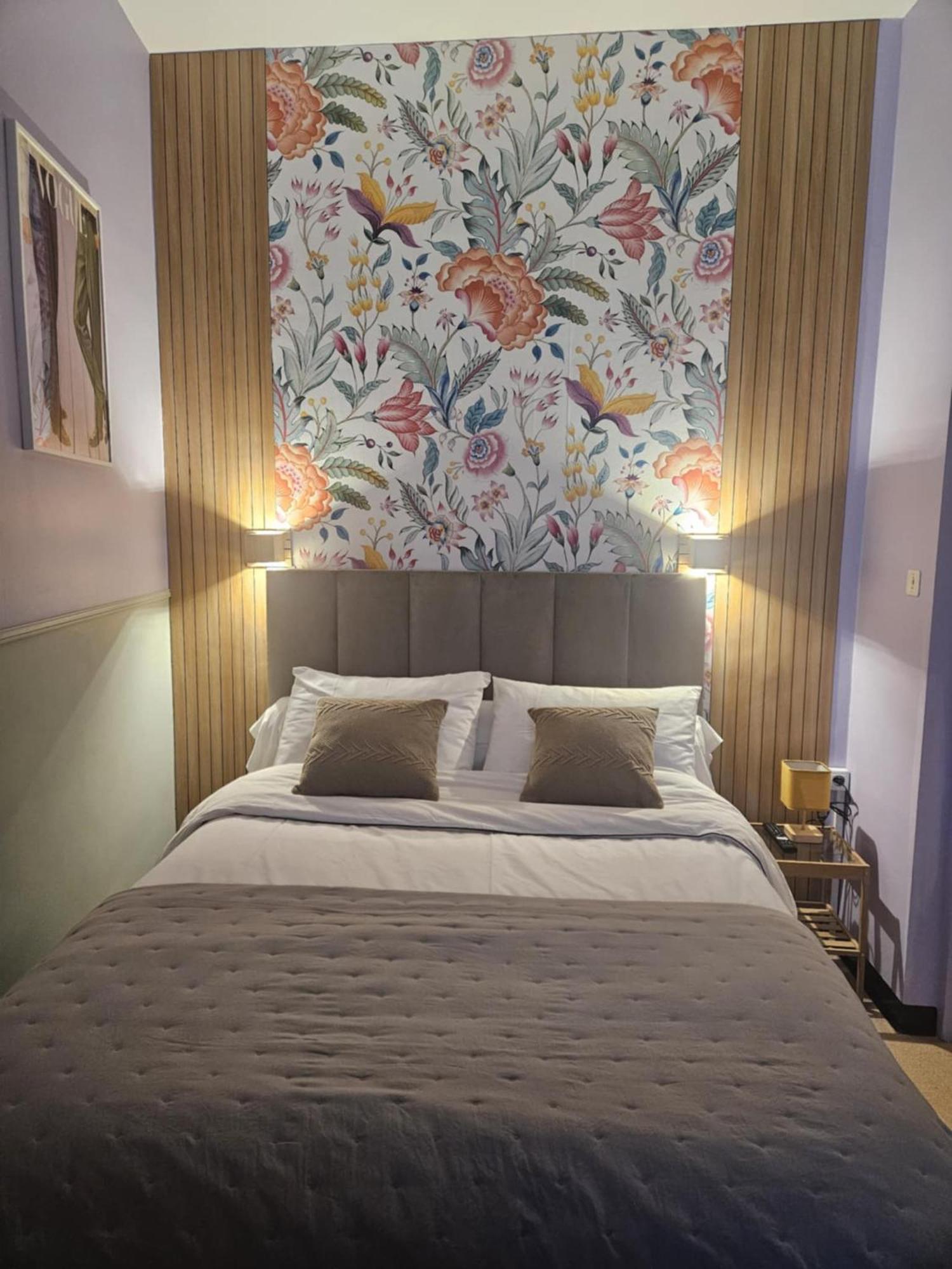 Coco Marco Hotel Nyons Bagian luar foto